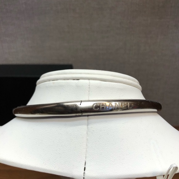 Chanel Runway Limited Edition Giant Pearls Choker - Picture 6 of 8